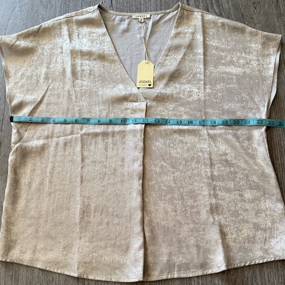Jodifl Gold Shimmer Top NWT - Picture 9 of 11
